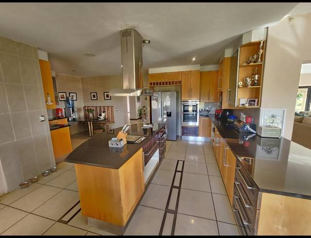 6 BEDROOM HOUSE FOR SALE IN BLUE SADDLE RANCHES